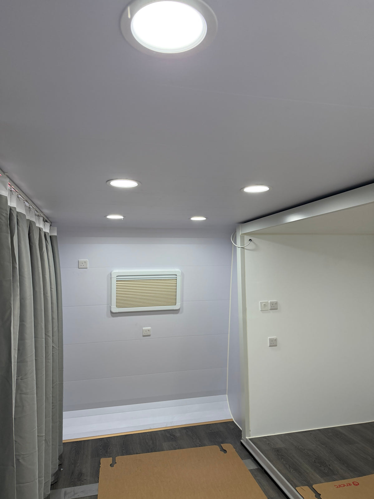 6m Push-Out Pod House – White – 75mm Insulated with Shower