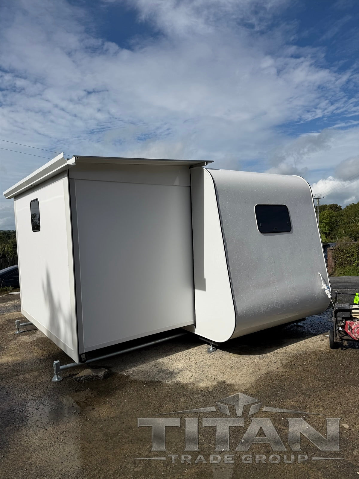 6m Push-Out Pod House – White – 75mm Insulated with Shower