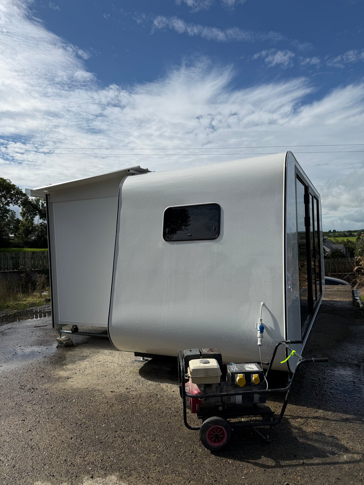 6m Push-Out Pod House – White – 75mm Insulated with Shower