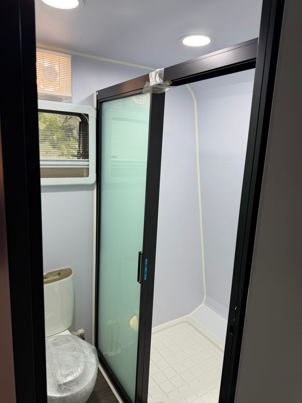 6m Push-Out Pod House – White – 75mm Insulated with Shower