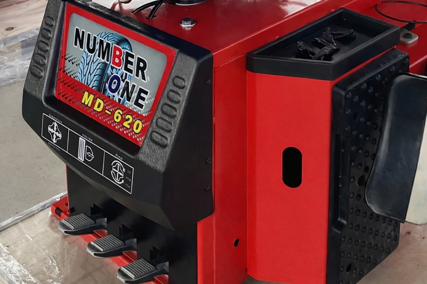 Semi-Automatic Tyre Changer – MD-620